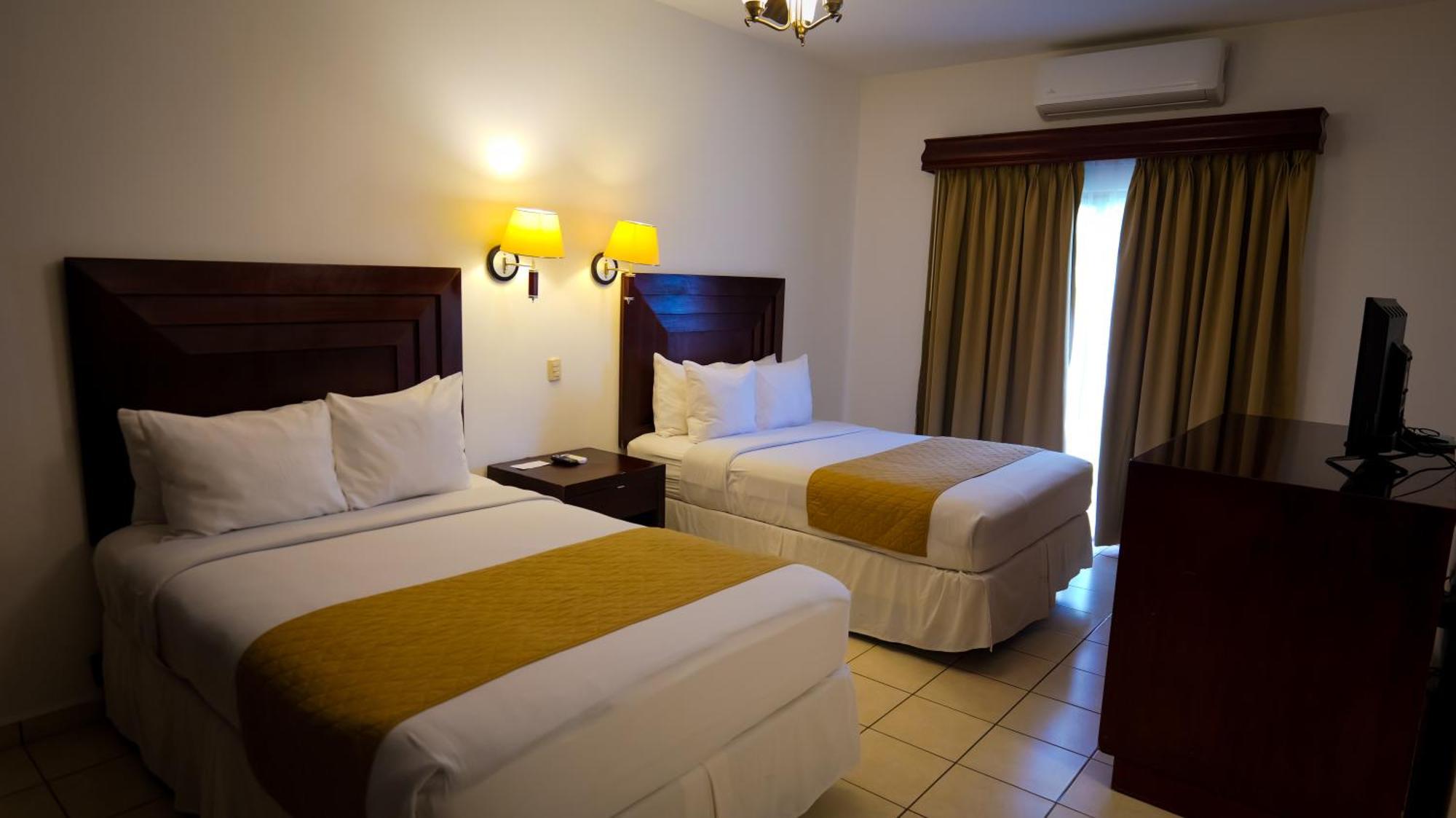 La Ensenada Beach Resort Tela Bagian luar foto