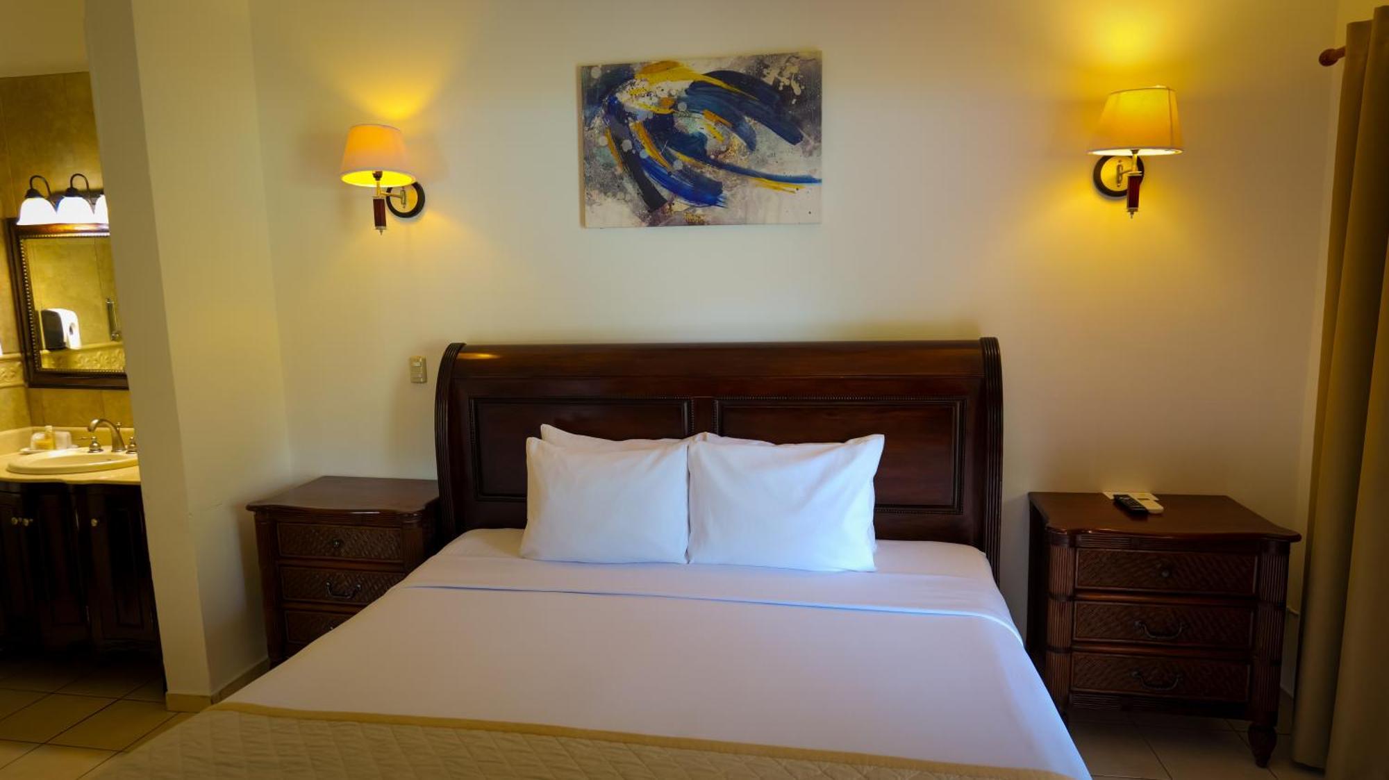 La Ensenada Beach Resort Tela Bagian luar foto