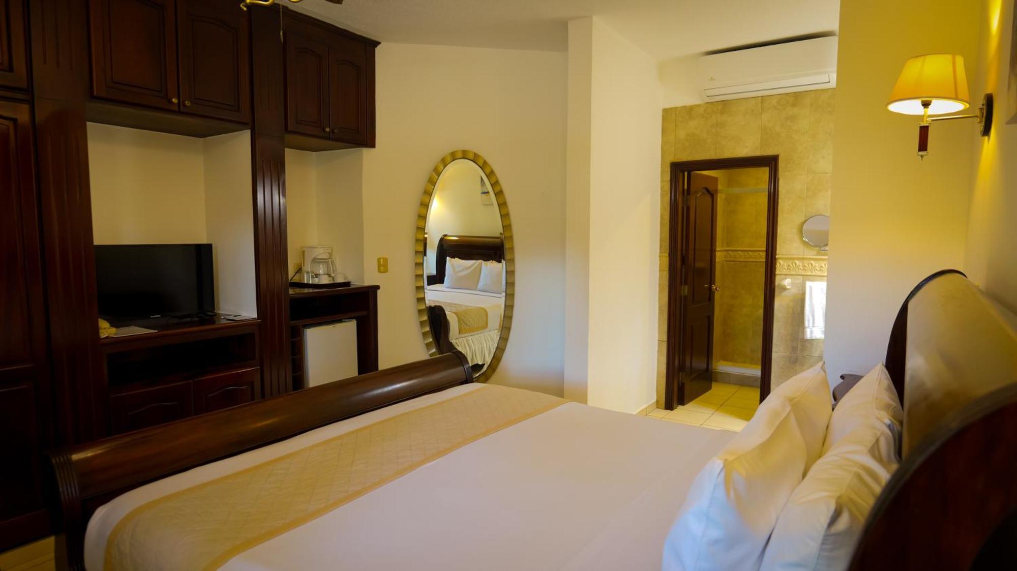 La Ensenada Beach Resort Tela Bagian luar foto