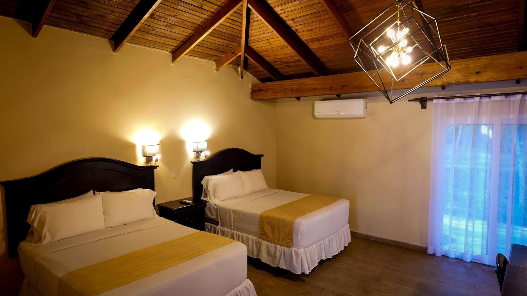 La Ensenada Beach Resort Tela Bagian luar foto