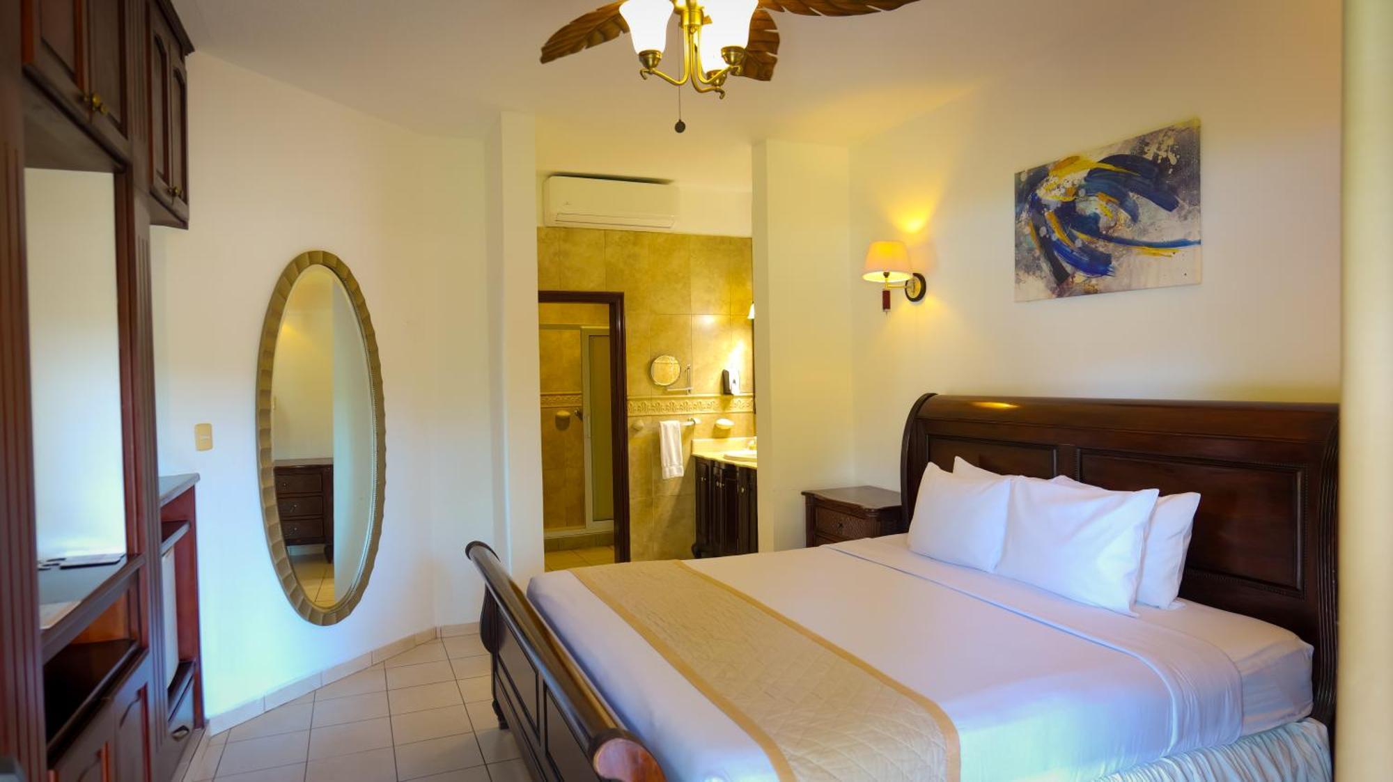 La Ensenada Beach Resort Tela Bagian luar foto