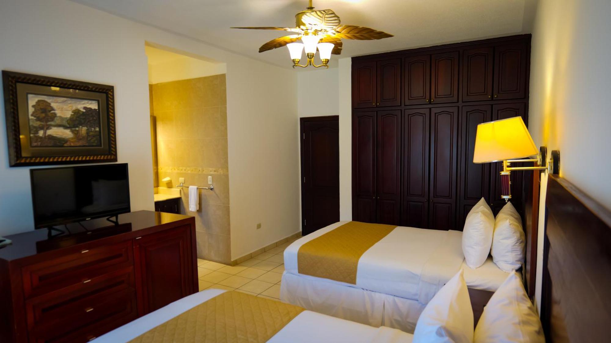 La Ensenada Beach Resort Tela Bagian luar foto