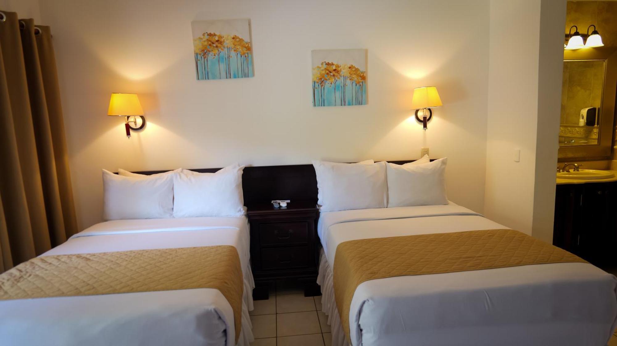 La Ensenada Beach Resort Tela Bagian luar foto