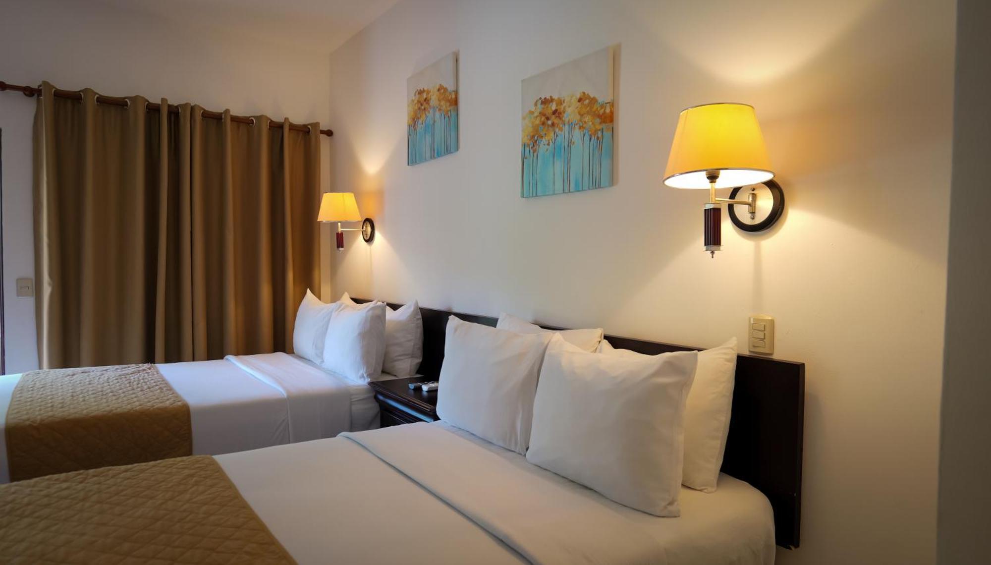 La Ensenada Beach Resort Tela Bagian luar foto