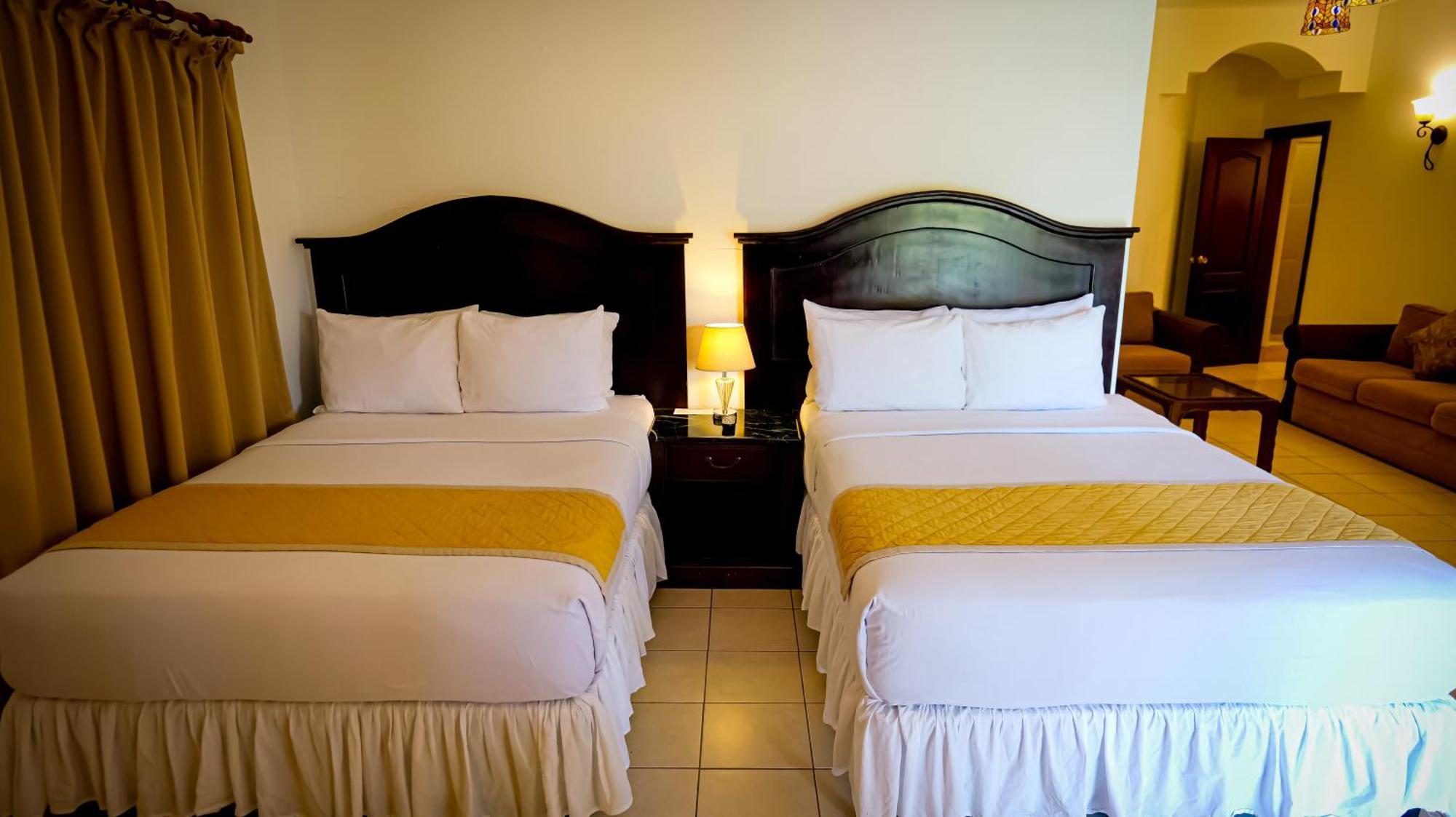 La Ensenada Beach Resort Tela Bagian luar foto
