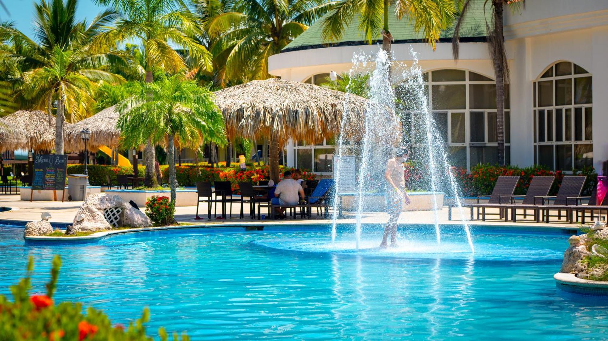 La Ensenada Beach Resort Tela Bagian luar foto